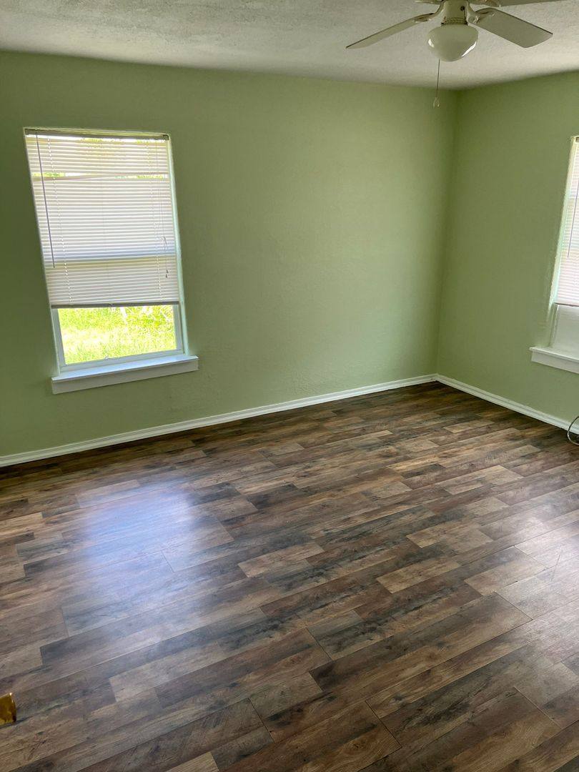 Apartment for rent at 527 W 8th St, Freeport, TX 77541