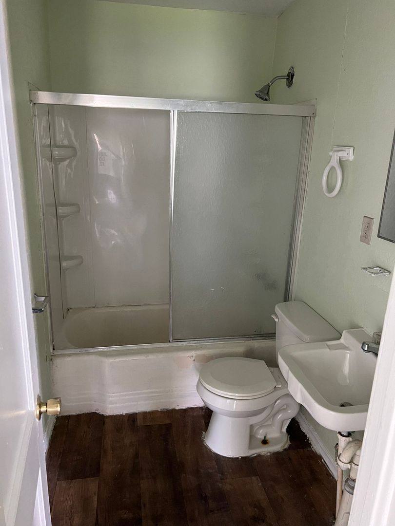 Apartment for rent at 527 W 8th St, Freeport, TX 77541
