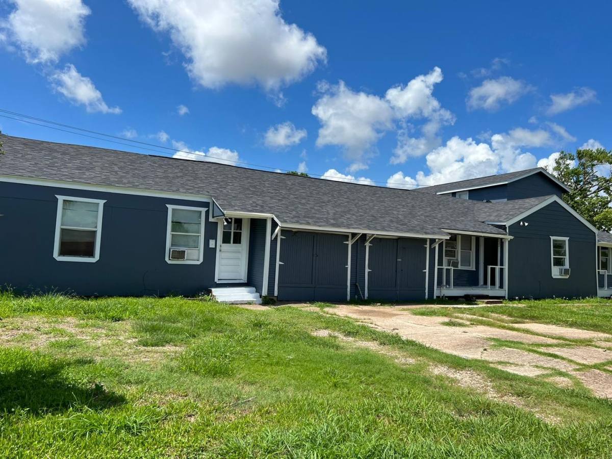 Apartment for rent at 527 W 8th St, Freeport, TX 77541