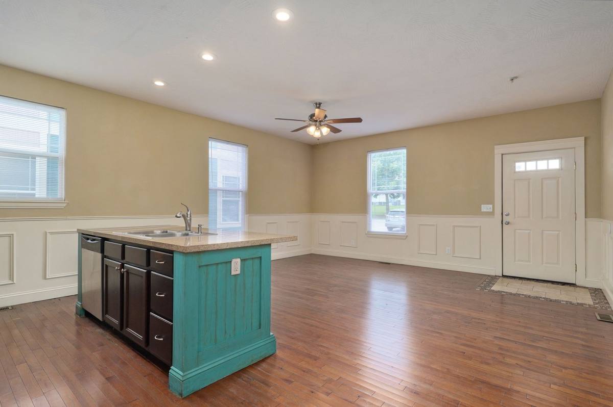 Apartment for rent at 1040 E Walnut St, Springfield, MO 65806