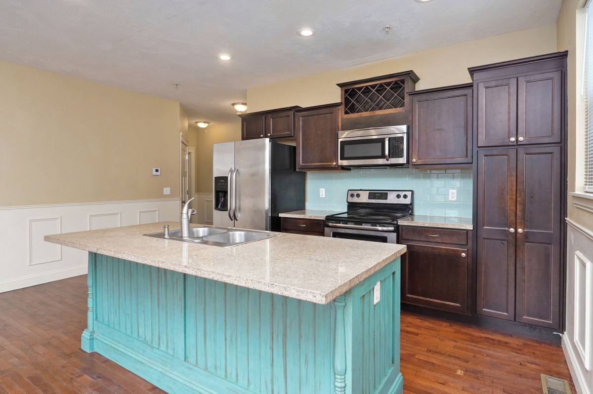 Apartment for rent at 1040 E Walnut St, Springfield, MO 65806