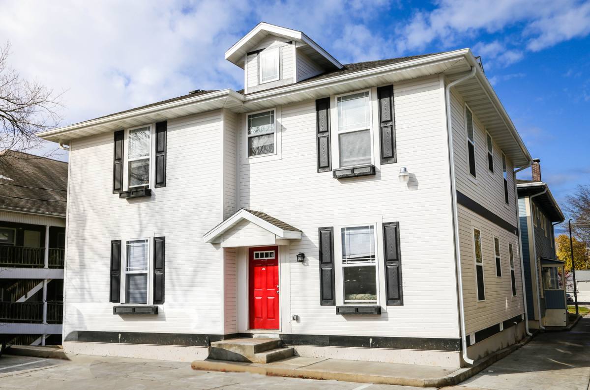 Apartment for rent at 1040 E Walnut St, Springfield, MO 65806