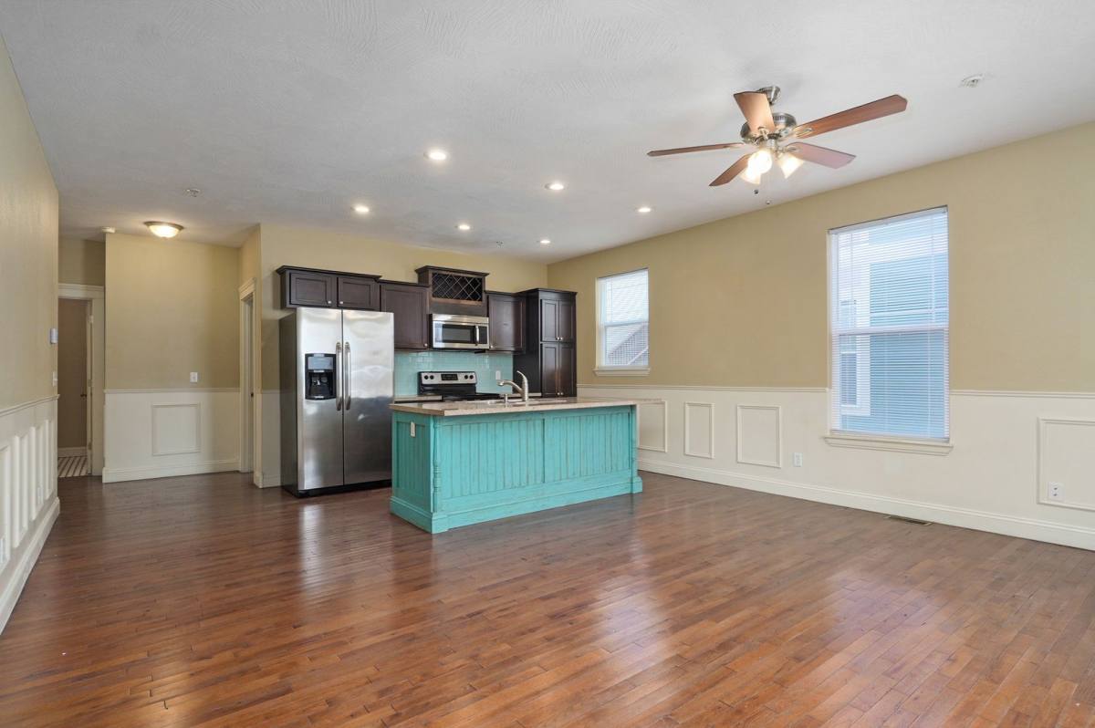 Apartment for rent at 1040 E Walnut St, Springfield, MO 65806