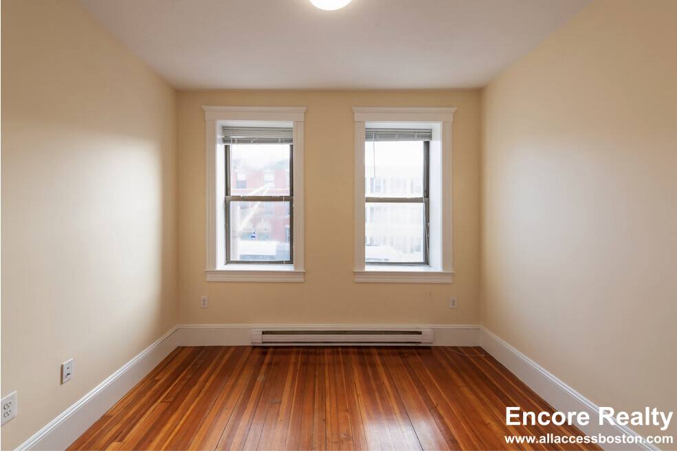 Apartment for rent at 887 Huntington Ave #3, Boston, MA 02115