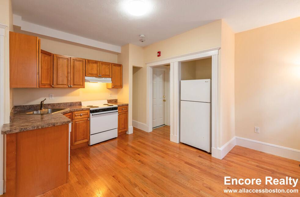 Apartment for rent at 887 Huntington Ave #3, Boston, MA 02115