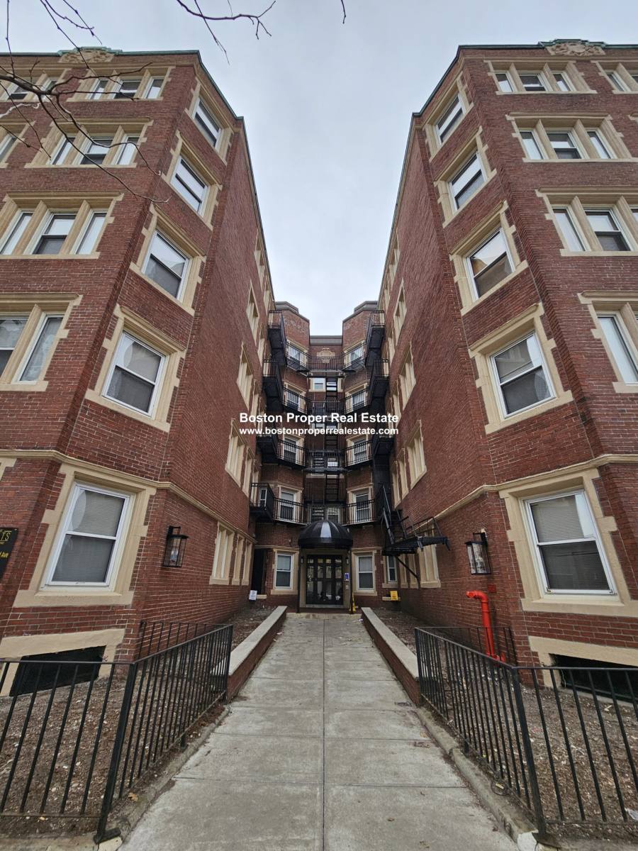 Apartment for rent at 16 Westland Ave #402, Boston, MA 02115