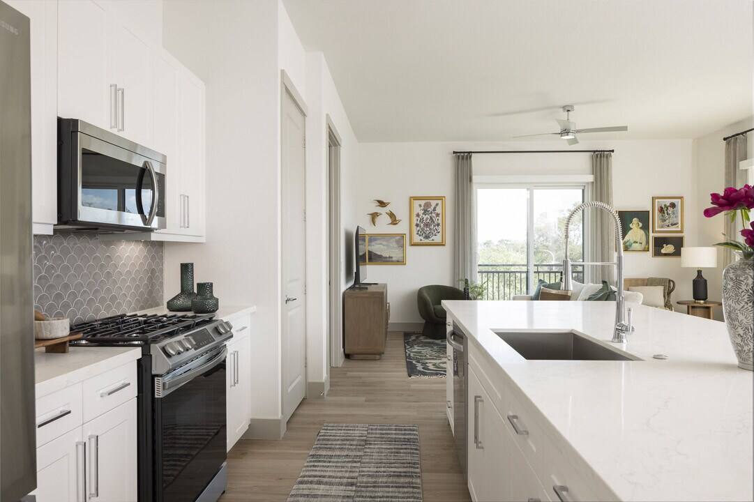 Apartment for rent at 925 W 20th St #BEH1, Houston, TX 77008