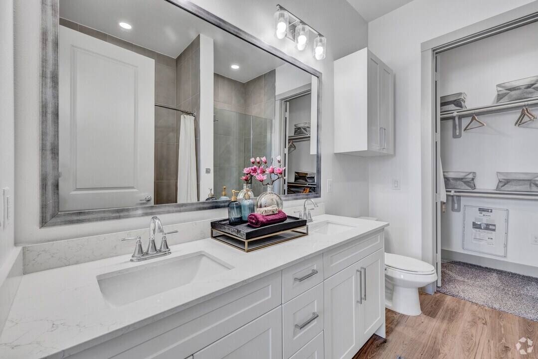 Apartment for rent at 925 W 20th St #BEH2, Houston, TX 77008