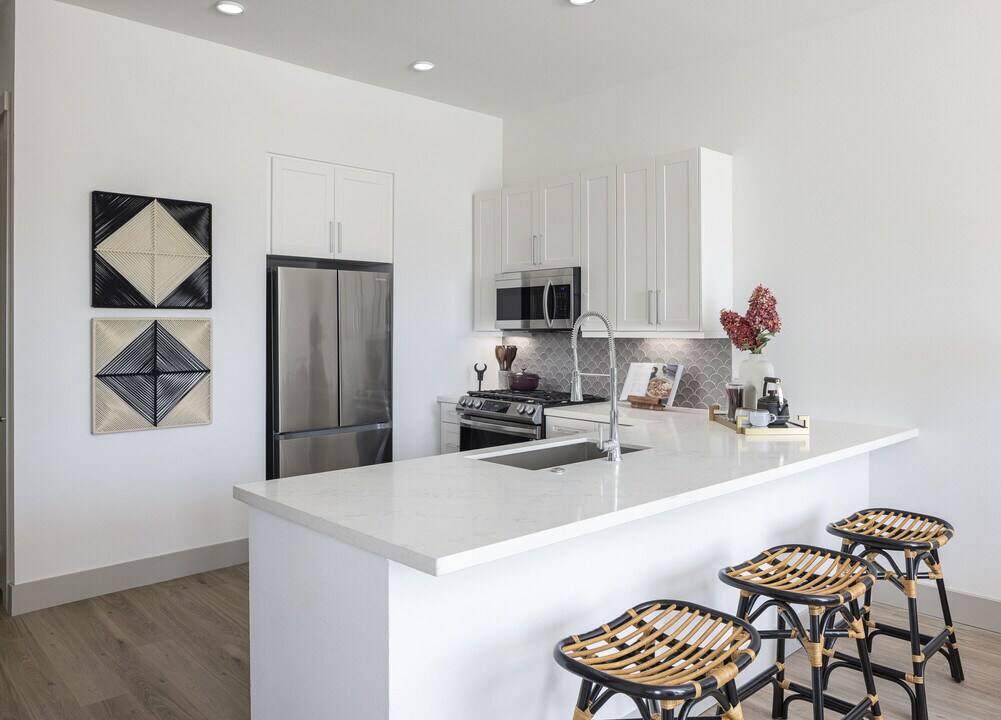 Apartment for rent at 925 W 20th St #BEH2, Houston, TX 77008