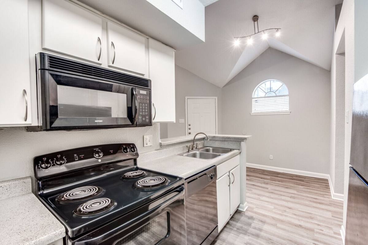 Apartment for rent at 14135 Champions Dr #CSGN, Houston, TX 77069