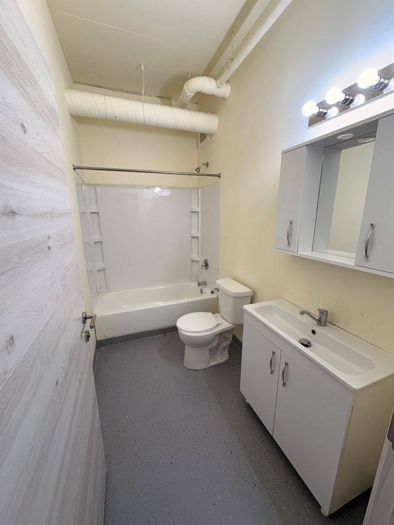Apartment for rent at 200 W Lake St, Minneapolis, MN 55408