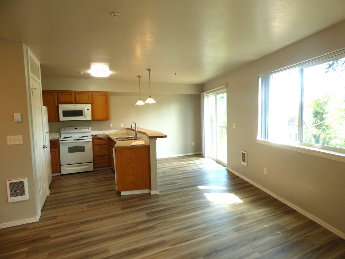 Apartment for rent at 1150 12th St NE, Salem, OR 97301