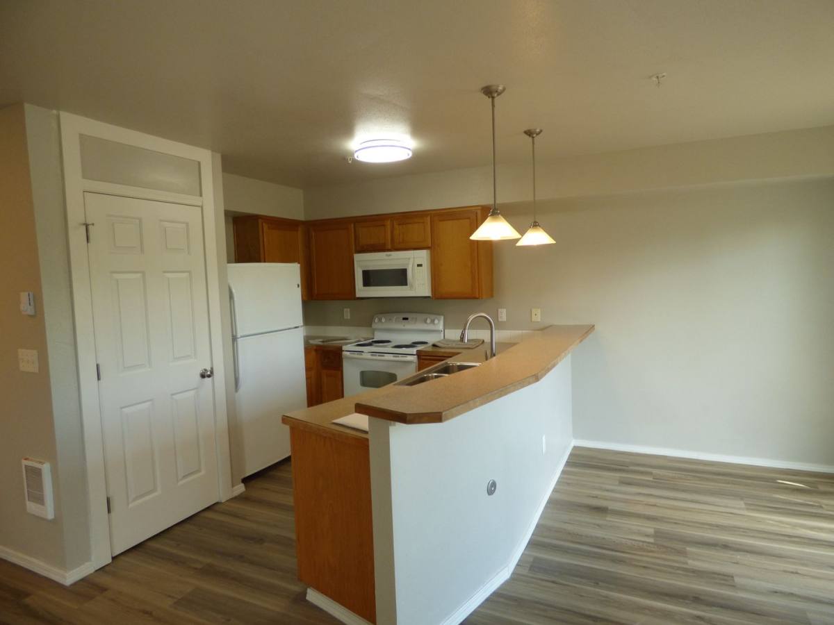 Apartment for rent at 1150 12th St NE, Salem, OR 97301