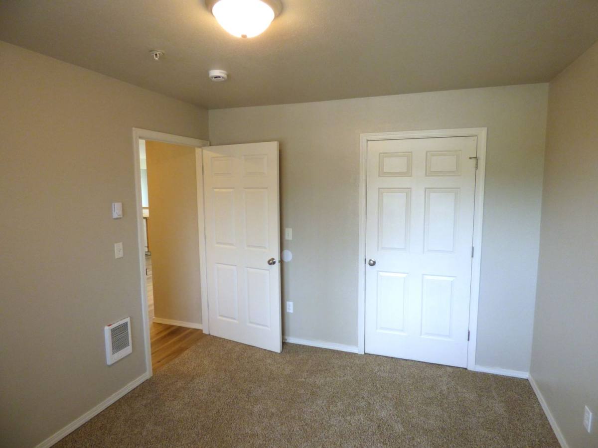 Apartment for rent at 1150 12th St NE, Salem, OR 97301