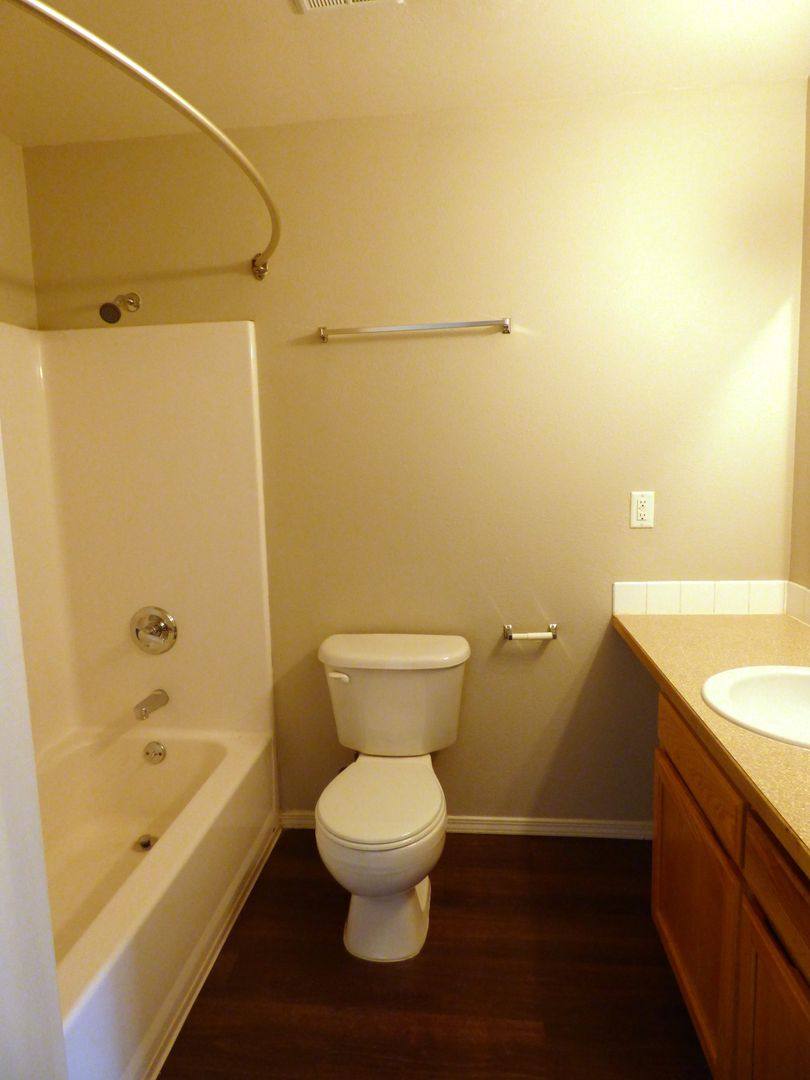 Apartment for rent at 1150 12th St NE, Salem, OR 97301
