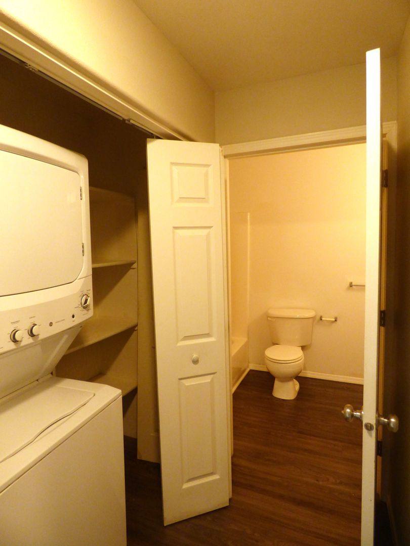 Apartment for rent at 1150 12th St NE, Salem, OR 97301