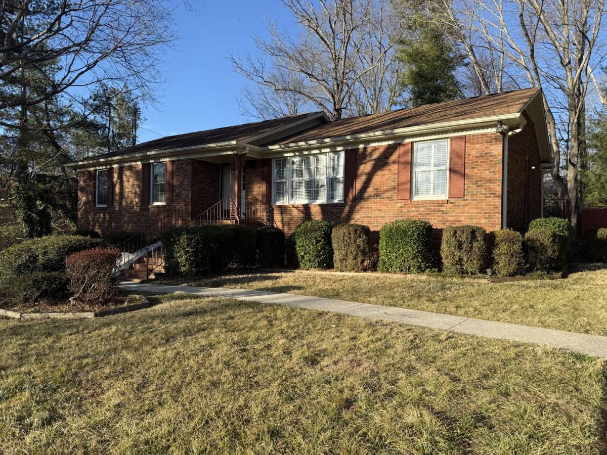 Apartment for rent at 6104 Buckhorn Rd, Greensboro, NC 27410