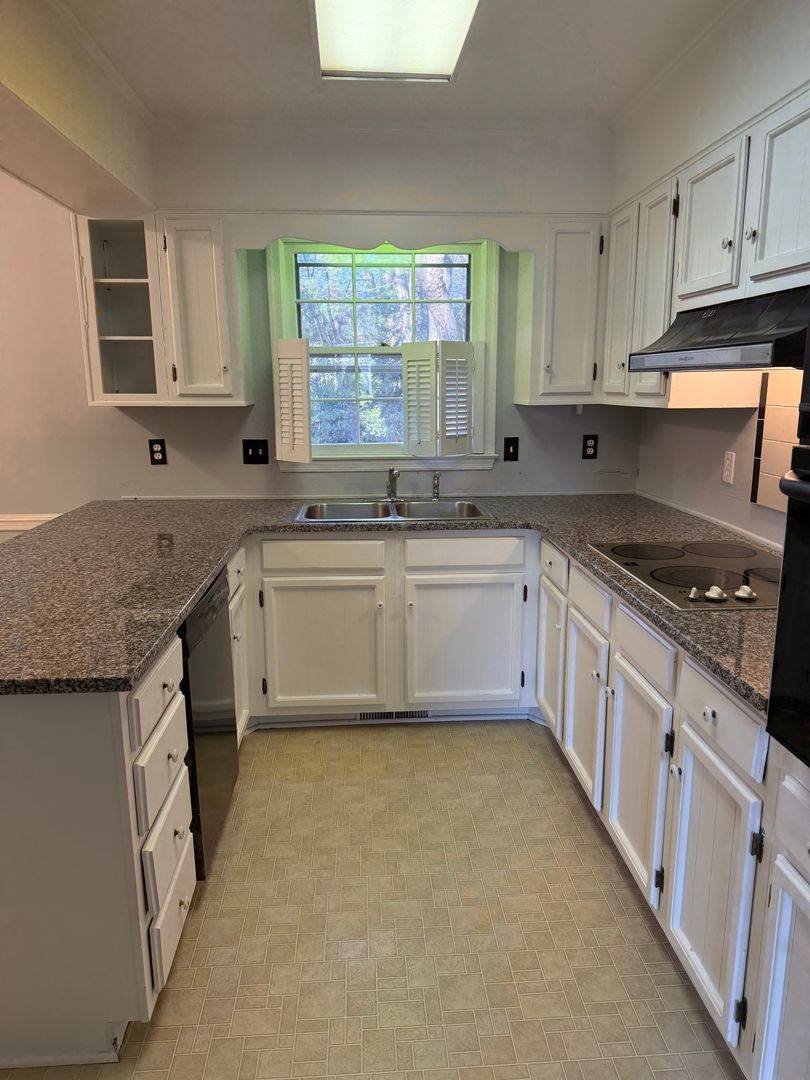 Apartment for rent at 6104 Buckhorn Rd, Greensboro, NC 27410