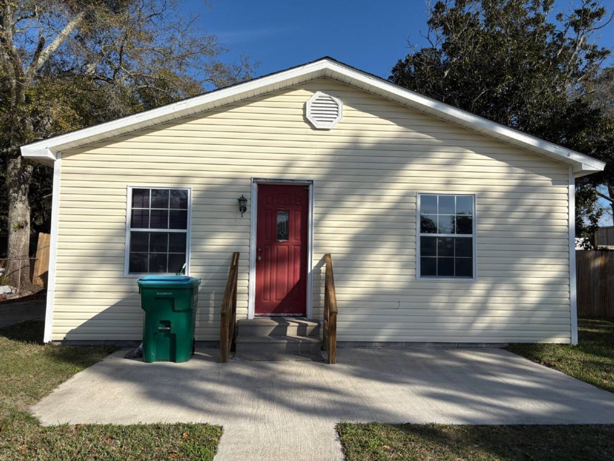 House for rent at 1916 Hudson, Pascagoula, MS 39567