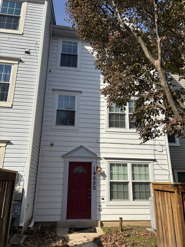 Townhouse for rent at 19050 Highstream Dr, Germantown, MD 20874