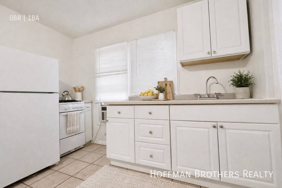 Apartment for rent at 614 Hauser Blvd #108, Los Angeles, CA 90036