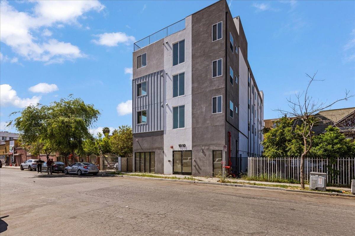 Apartment for rent at 1010 E 25th St, Los Angeles, CA 90011