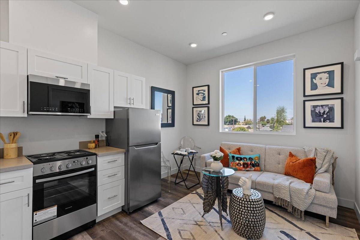 Apartment for rent at 1010 E 25th St, Los Angeles, CA 90011