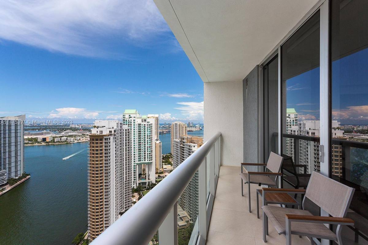 Apartment for rent at 495 Brickell Ave, Miami, FL 33131