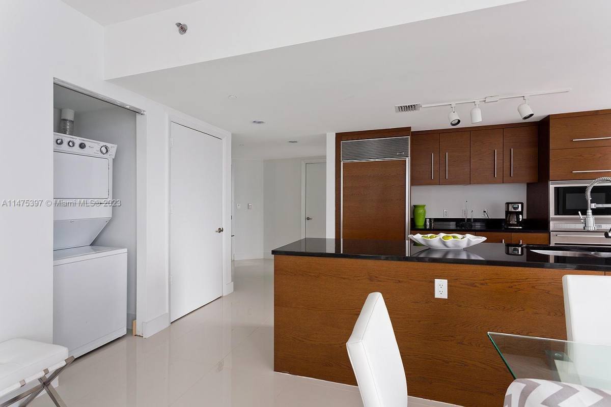 Apartment for rent at 495 Brickell Ave, Miami, FL 33131