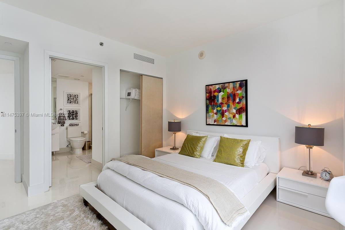 Apartment for rent at 495 Brickell Ave, Miami, FL 33131