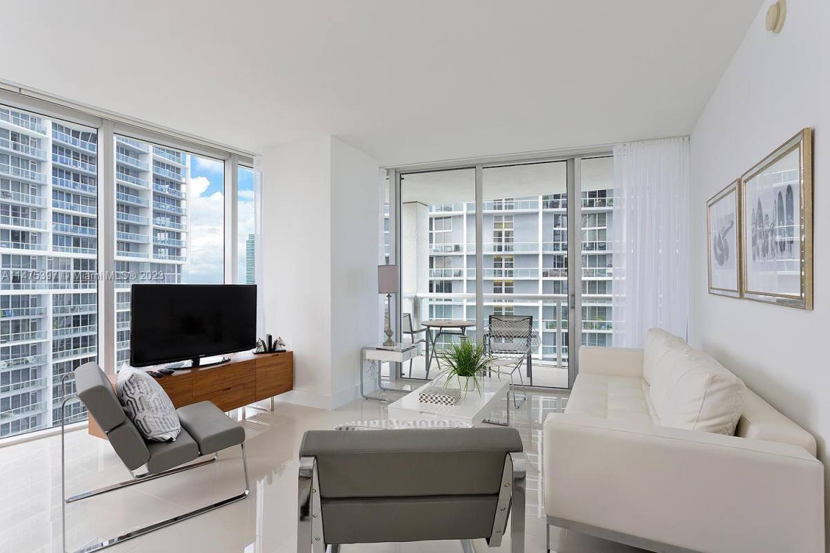 Apartment for rent at 495 Brickell Ave, Miami, FL 33131