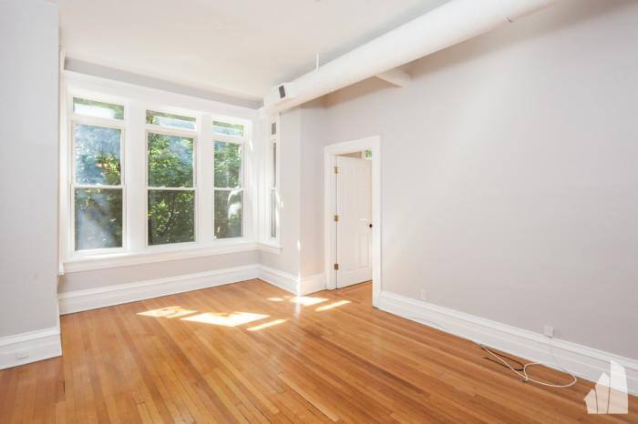 Apartment for rent at 900 W Newport #3, Chicago, IL 60657