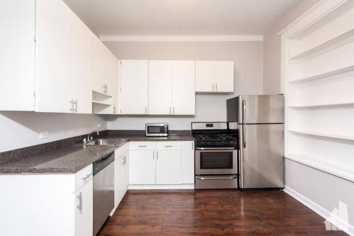 Apartment for rent at 900 W Newport #3, Chicago, IL 60657