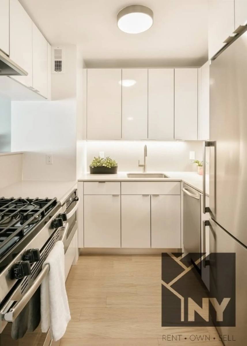Apartment for rent at 53 W Broadway #12H, New York, NY 10007