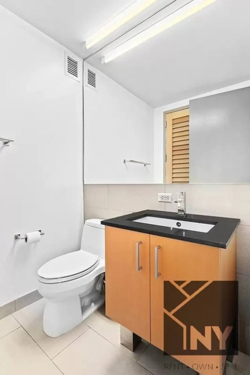 Apartment for rent at 8 Barclay #21U, New York, NY 10038