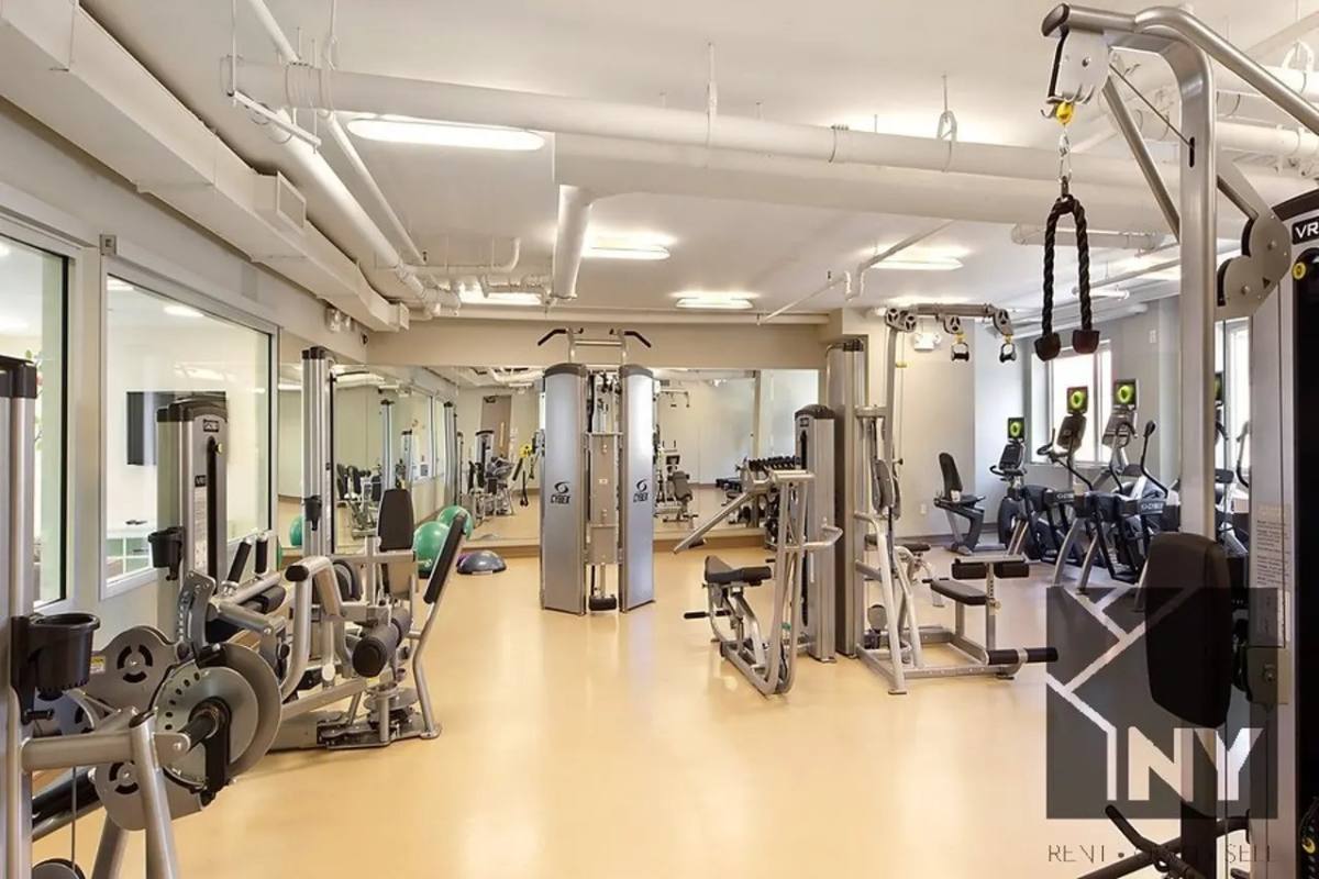 Apartment for rent at 8 Barclay #21U, New York, NY 10038