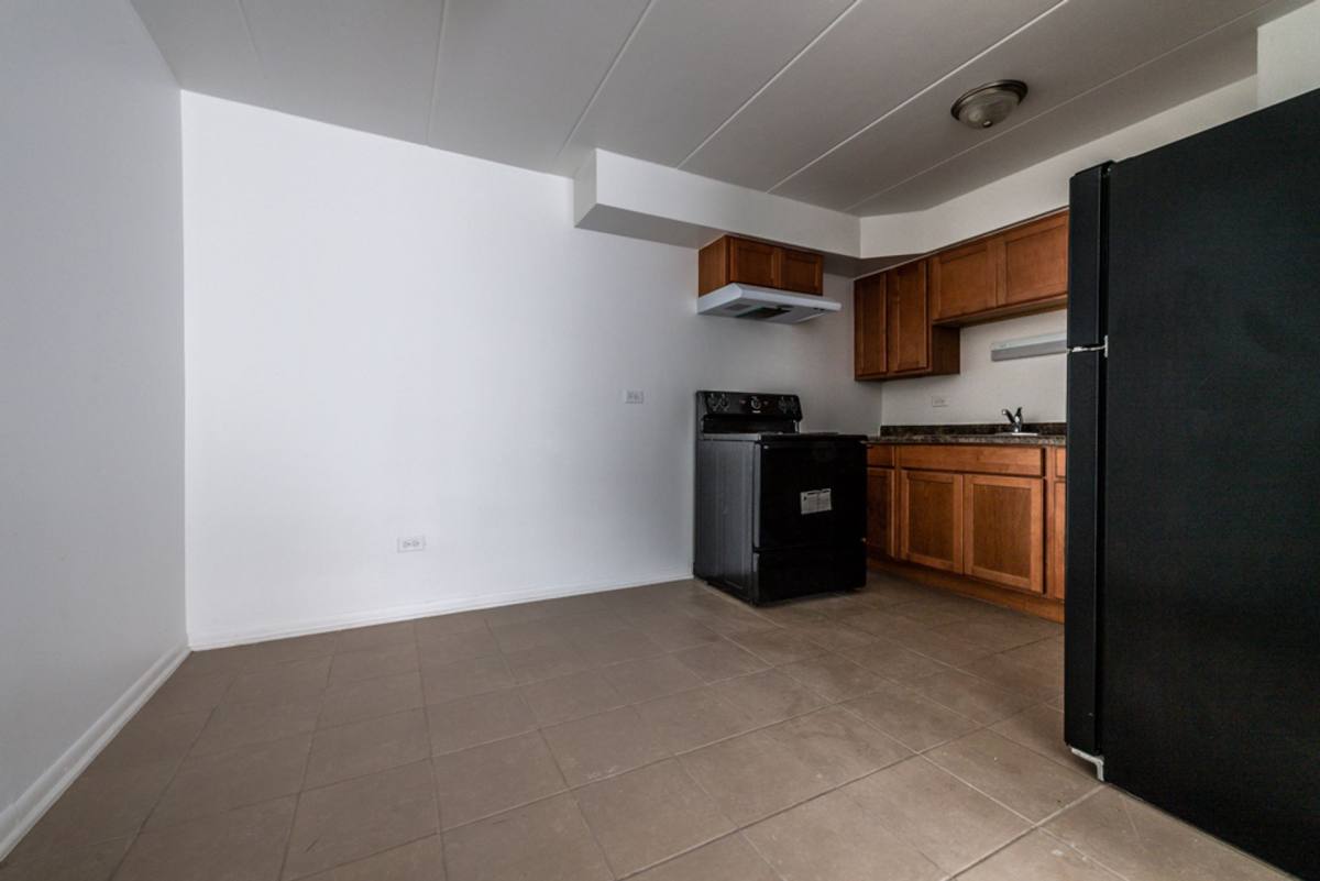 Apartment for rent at 14538 S Cottage Grove Ave, Dolton, IL 60419