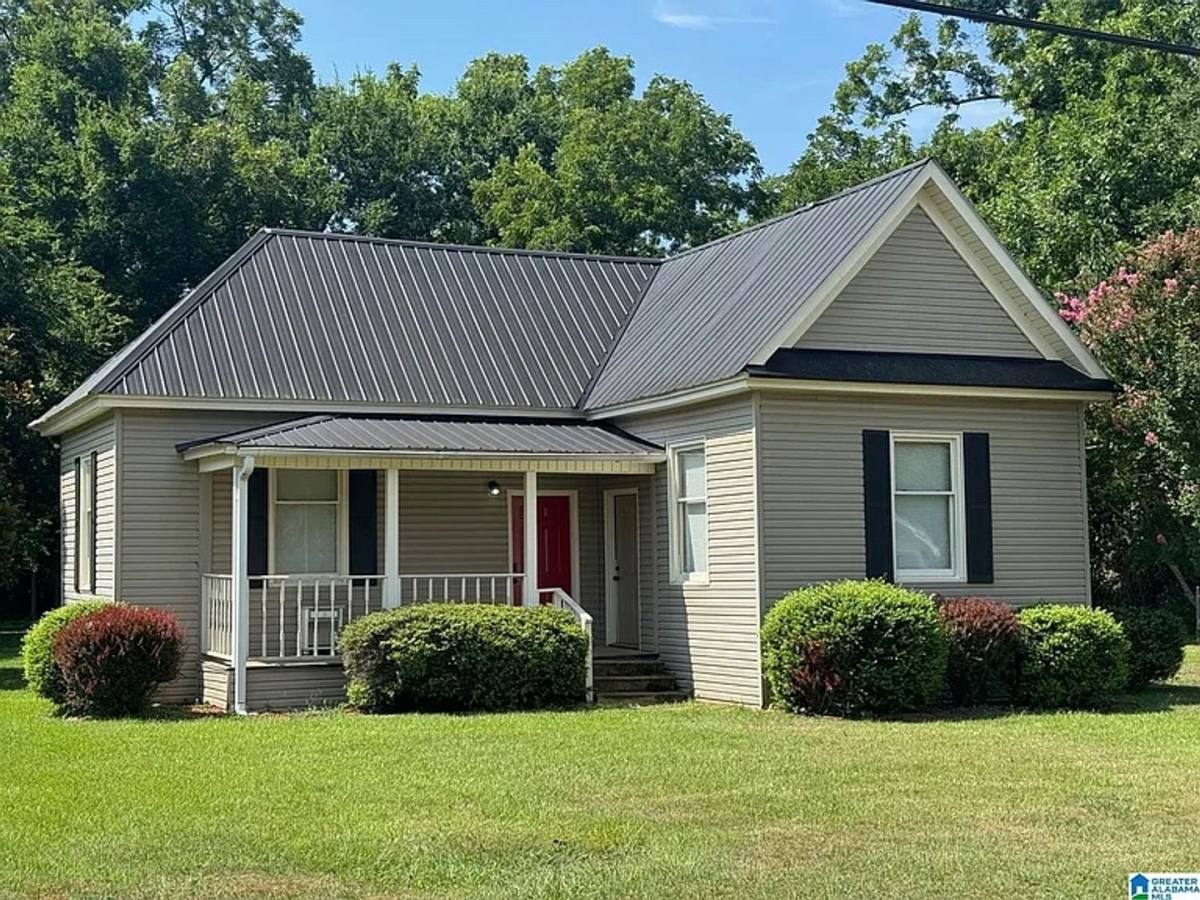 House for rent at 516 Mountain St NW, Jacksonville, AL 36265