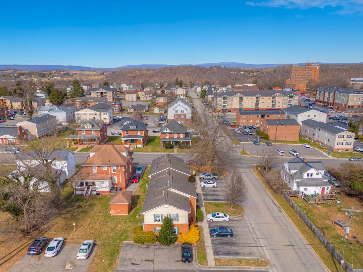 Apartment for rent at 1100 Calhoun St, Radford, VA 24141