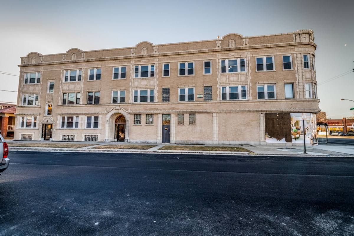 Apartment for rent at 1525-33 W 77th, Chicago, IL 60620