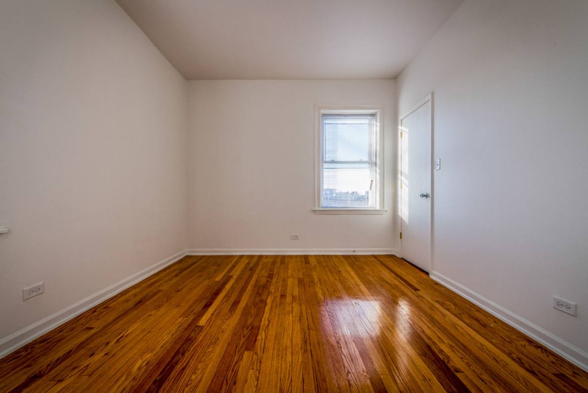 Apartment for rent at 1525-33 W 77th, Chicago, IL 60620