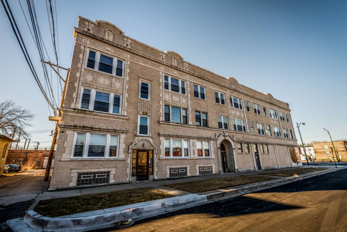 Apartment for rent at 1525-33 W 77th, Chicago, IL 60620
