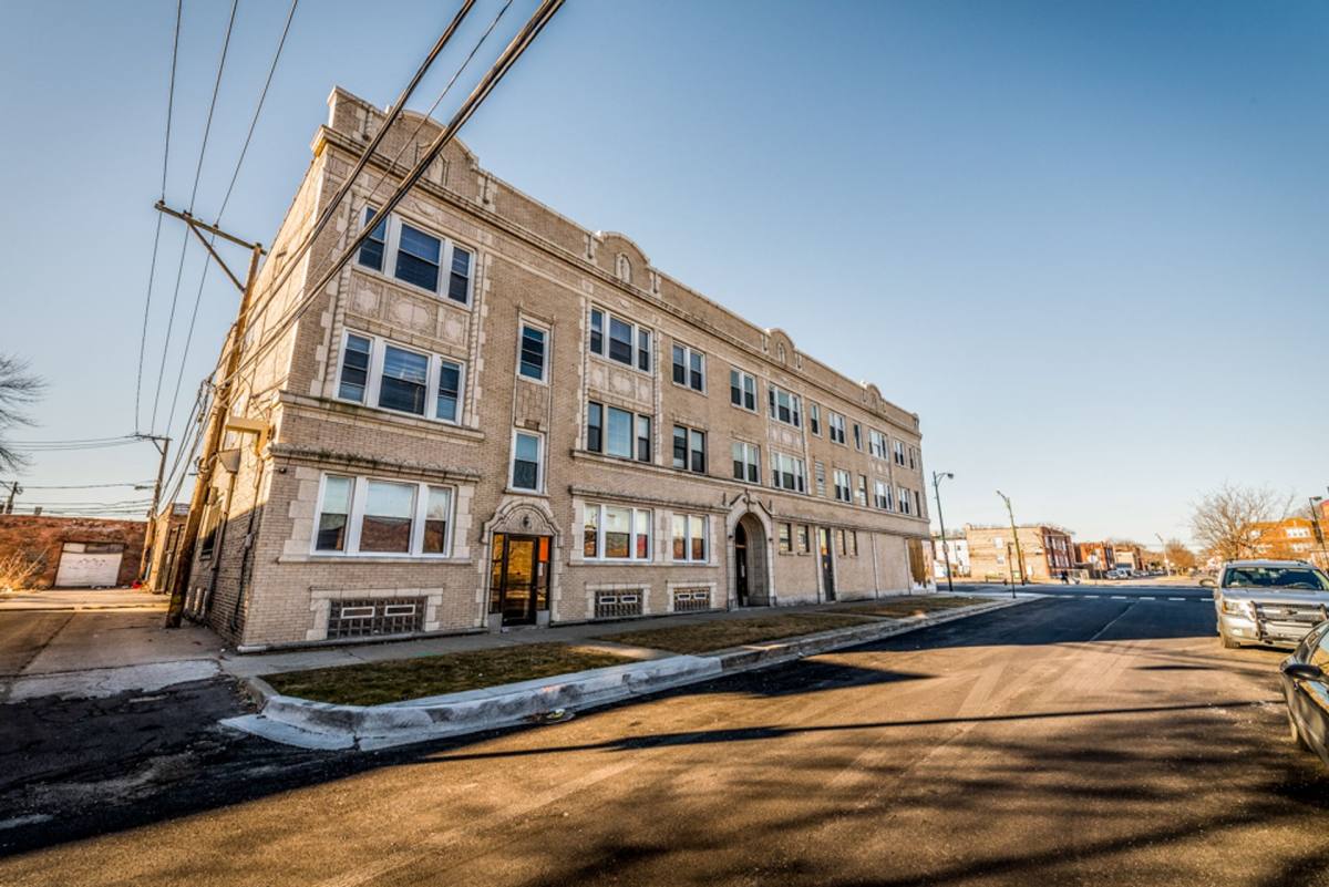Apartment for rent at 1525-33 W 77th, Chicago, IL 60620