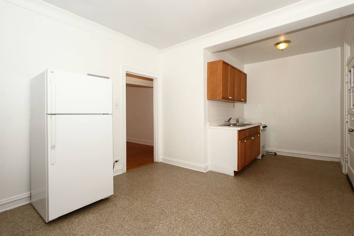 Apartment for rent at 7956 S Eberhart Ave, Chicago, IL 60619