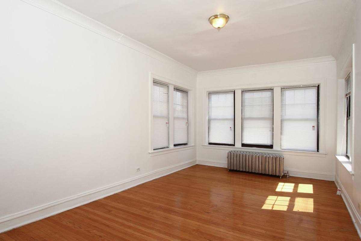 Apartment for rent at 7956 S Eberhart Ave, Chicago, IL 60619