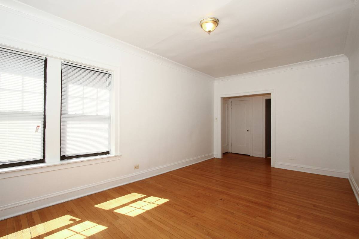 Apartment for rent at 7956 S Eberhart Ave, Chicago, IL 60619