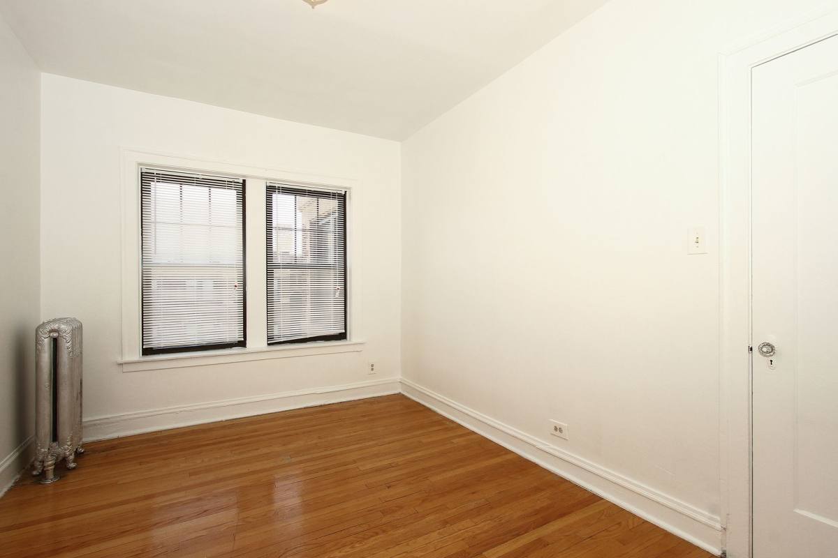 Apartment for rent at 7956 S Eberhart Ave, Chicago, IL 60619