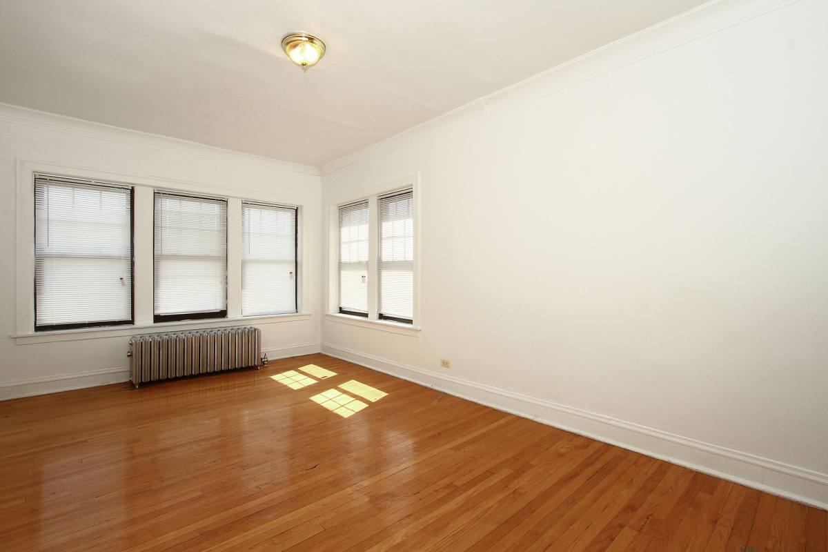 Apartment for rent at 7956 S Eberhart Ave, Chicago, IL 60619