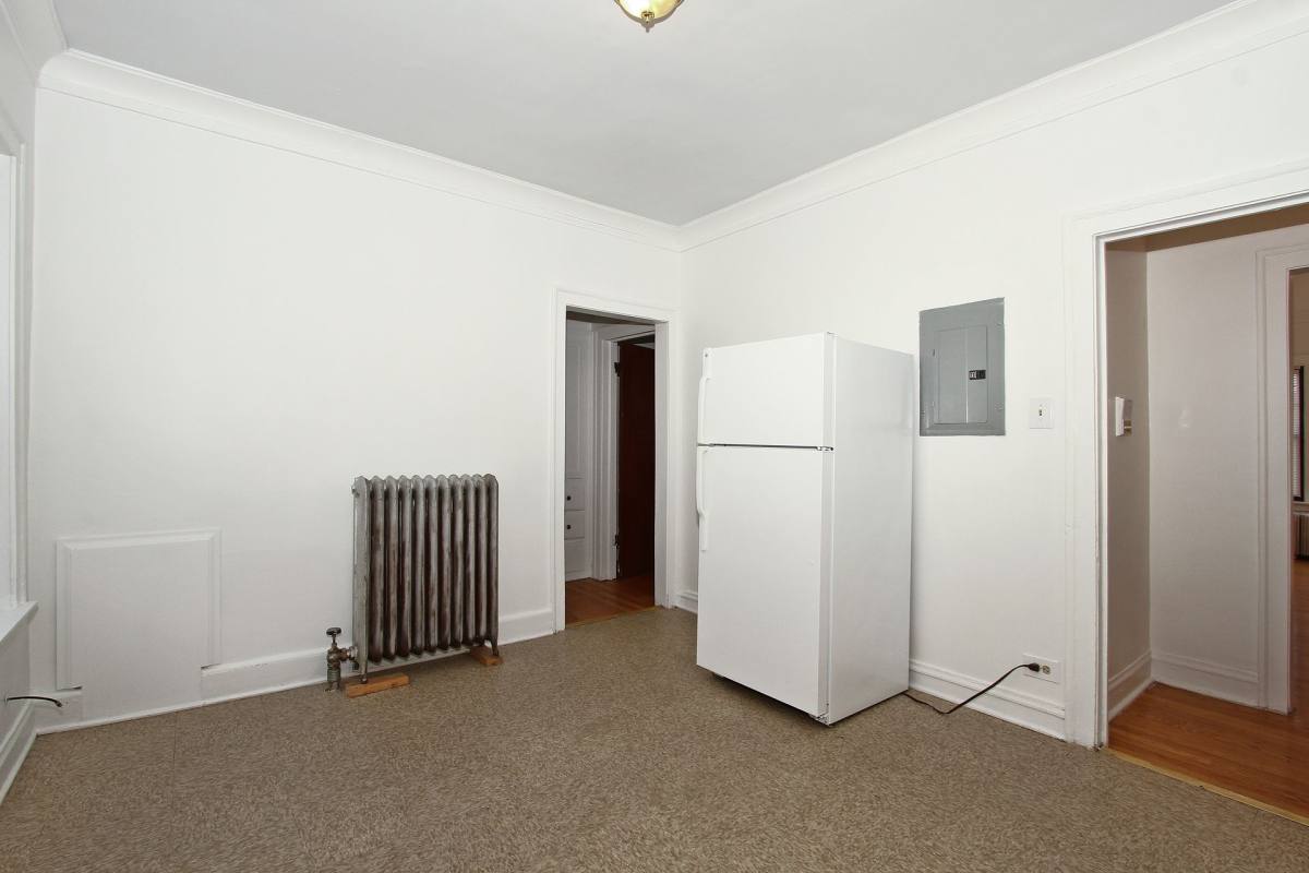 Apartment for rent at 7956 S Eberhart Ave, Chicago, IL 60619