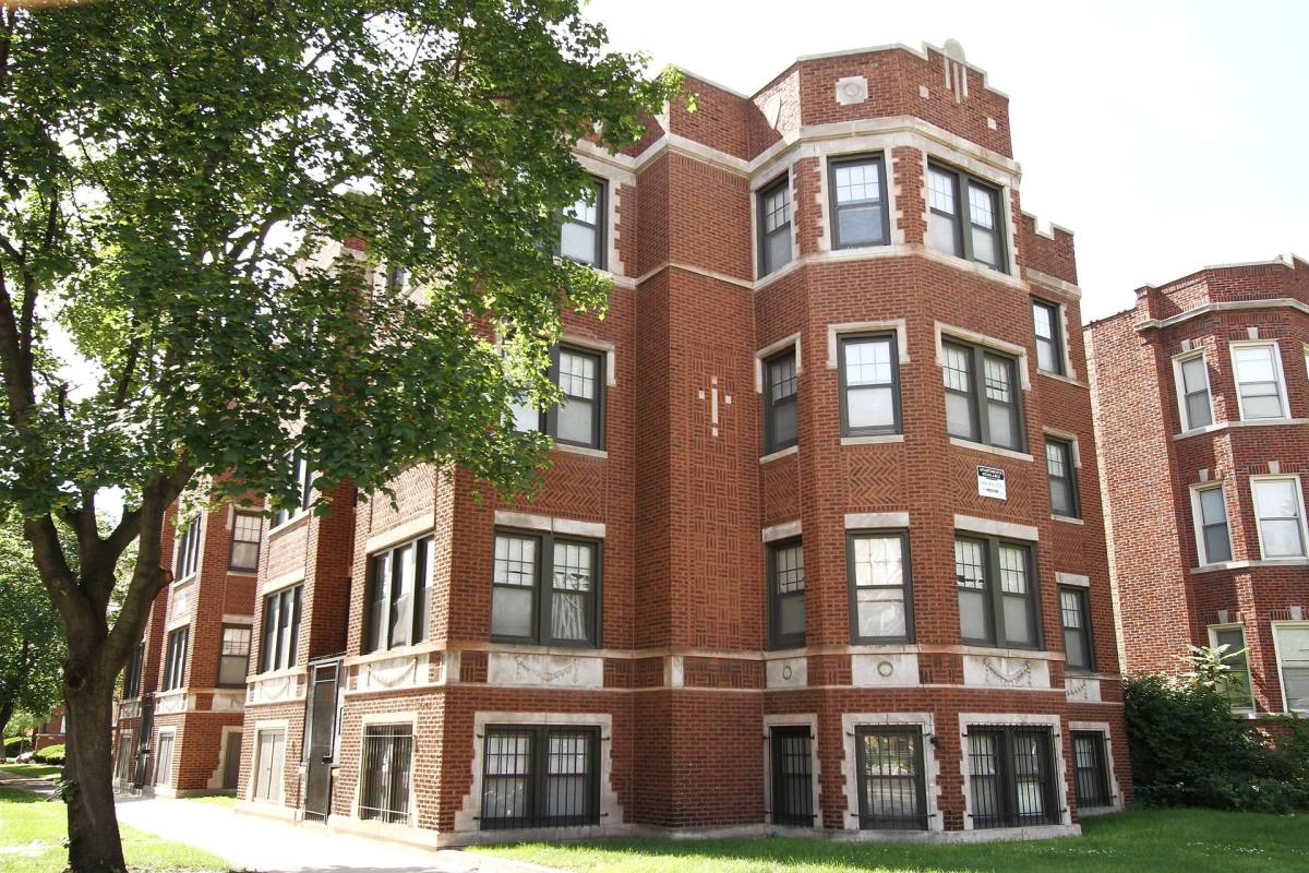 Apartment for rent at 7956 S Eberhart Ave, Chicago, IL 60619